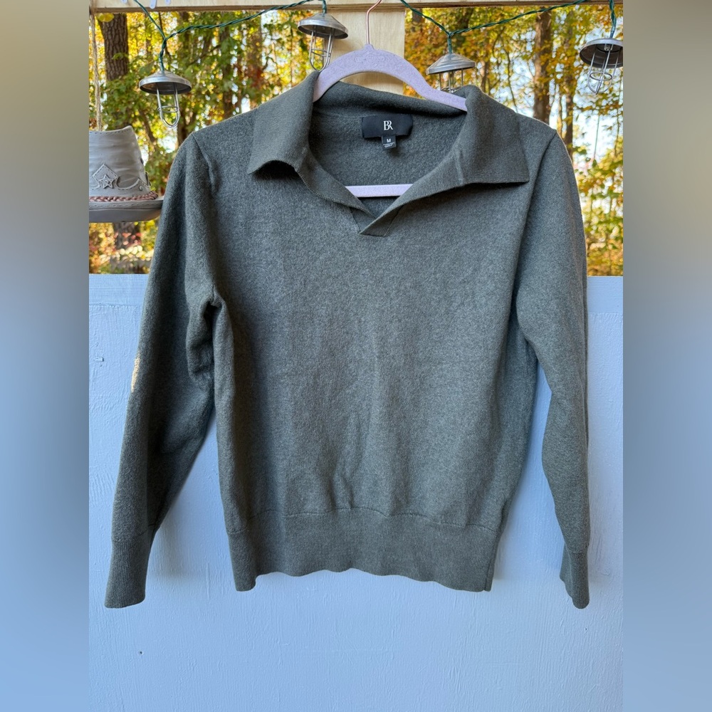 Banana Republic Fine Wool Men's V-Neck Sweater in‎ Olive Green